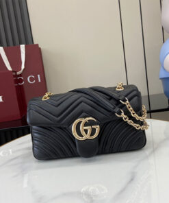 GG Marmont medium shoulder bag