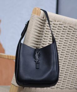 YSL le 5 à 7 supple small in grained leather(HIGH-END GRADE)