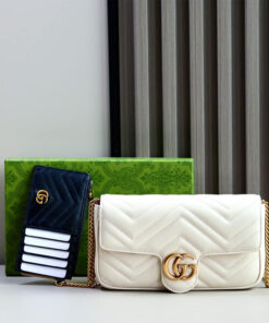GG Marmont small shoulder bag