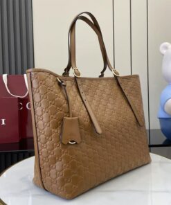 GG Emblem large tote bag