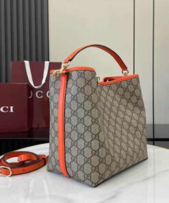 GG Emblem medium bucket bag