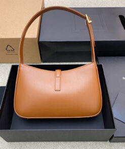 YSL le 5 a 7 in smooth leather