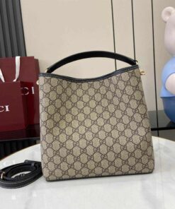 GG Emblem medium bucket bag