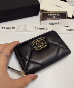 CHANEL Zipper wallet