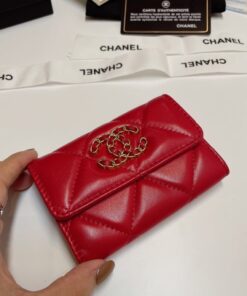 CHANEL 19 card holder with flap