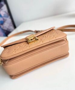 LV Pochette Métis East West