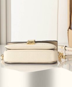 LV Pochette Métis East West