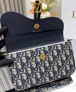 Medium Saddle Pouch with Chain