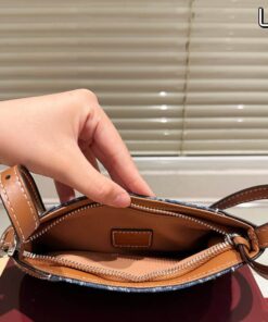 GG Emblem small shoulder bag