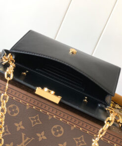 LV Wallet On Chain Capucines